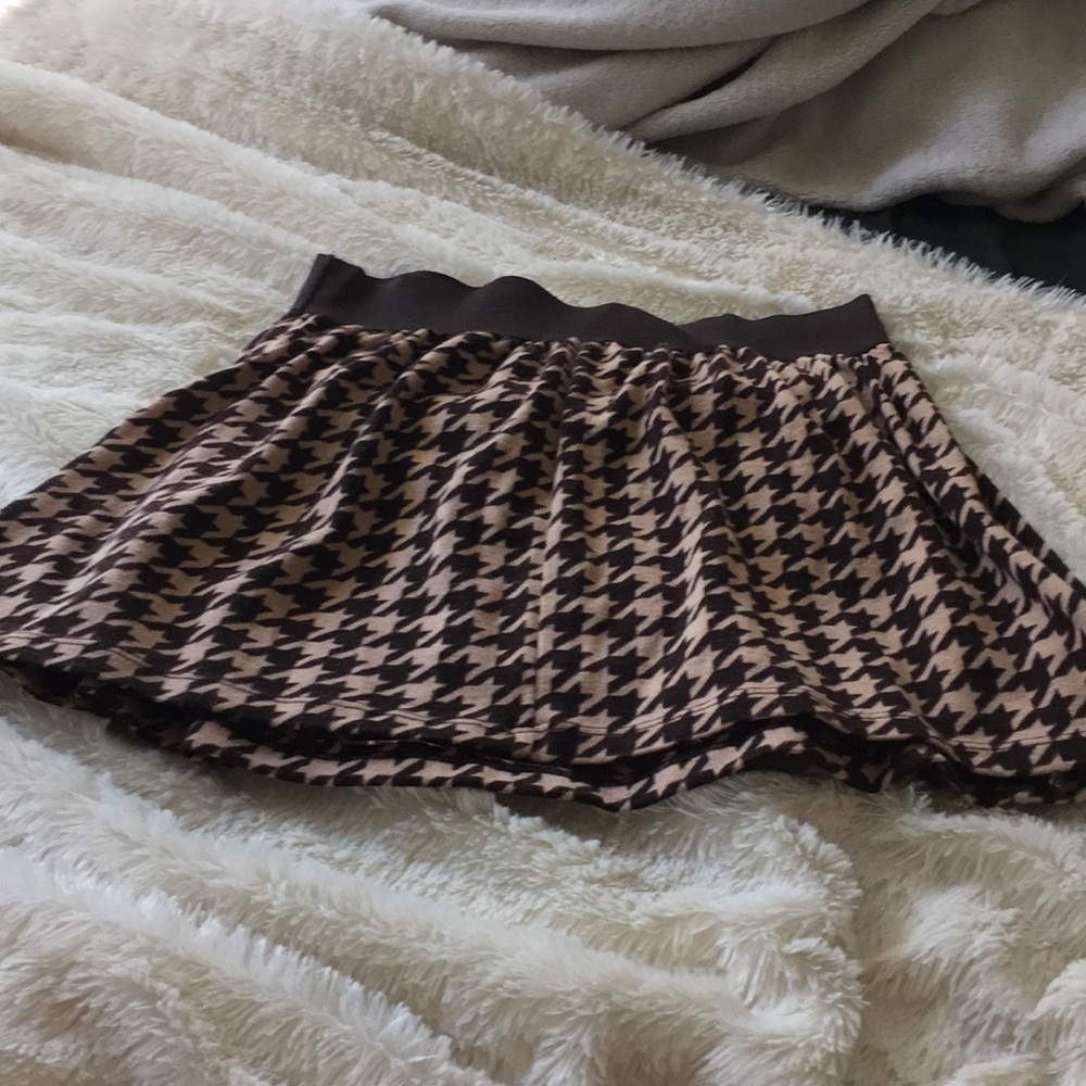 Brown houndstooth skirt